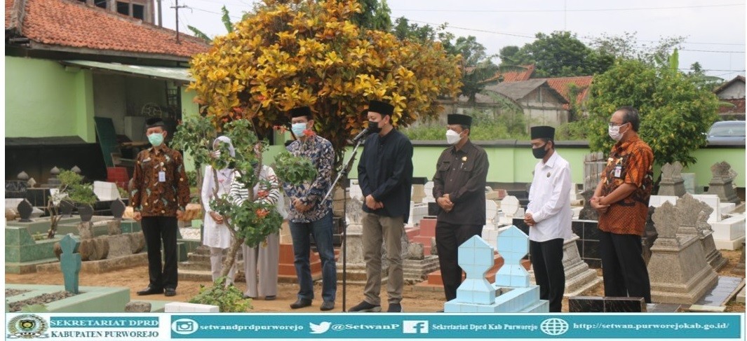 Pimpinan DPRD Ziarah kubur ke Makam Bpk. Pamoeji