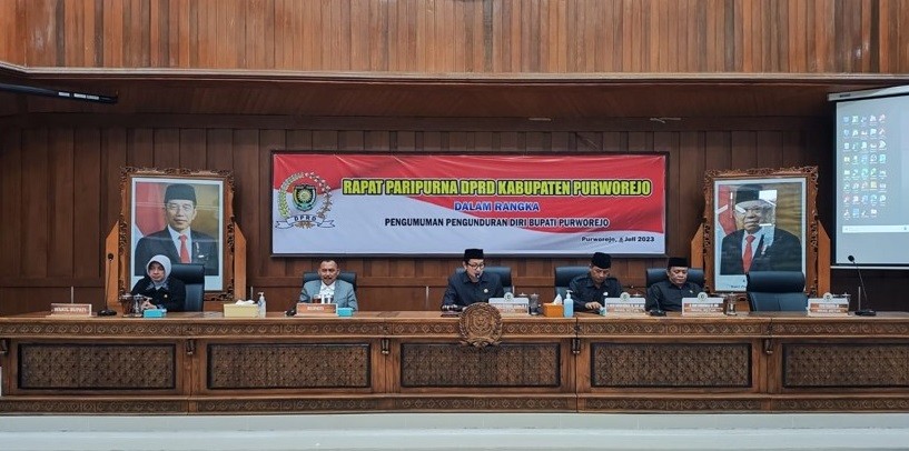 Paripurna  DPRD terkait Pengunduran Bupati Purworejo 