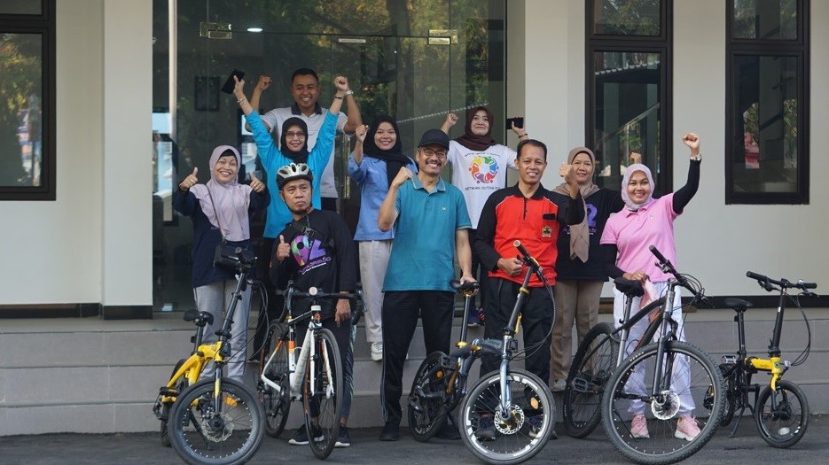 Sekretariat DPRD Gowes bersama sebagai bentuk untuk mengurangi emisi karbon