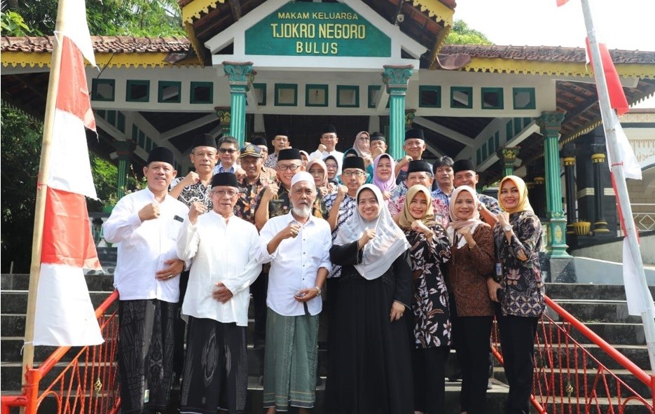 Jelang Hari Jadi, Bupati Pimpin  Ziarah Ke Makam Pendiri  Purworejo   Bupati Purworejo Hj Yuli Hastuti SH memimpin ziarah ke makam Bupati pertama Purworejo RAA Tjokronegoro I di komplek Makam Bulus da